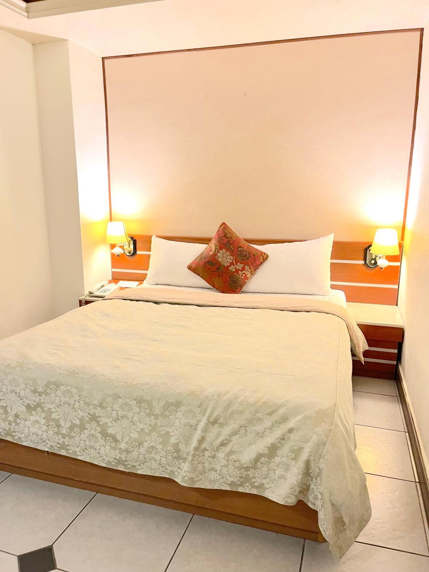 Hua Guo Hotel Keelung Extérieur photo