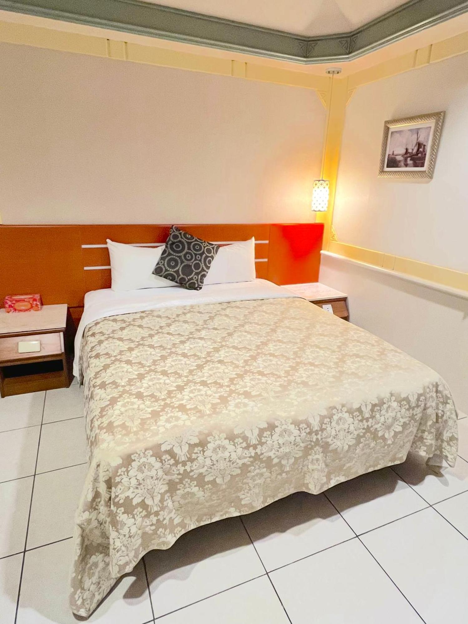 Hua Guo Hotel Keelung Extérieur photo